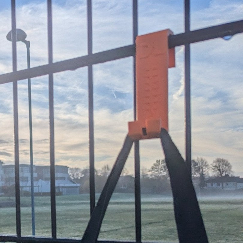 Hooked on the fence in seconds