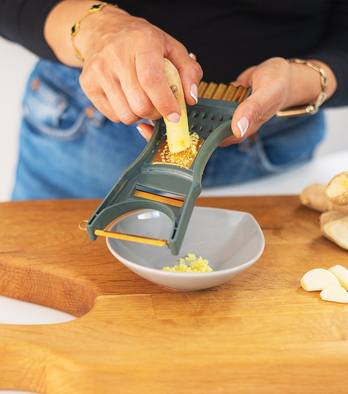 7-in-1 Vegetable Prep Tool: Peeler, Grater, Julienne and Slicer