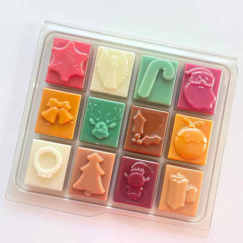Christmas Wax Melts Gift Set – 12 Festive Scents in One Clamshell