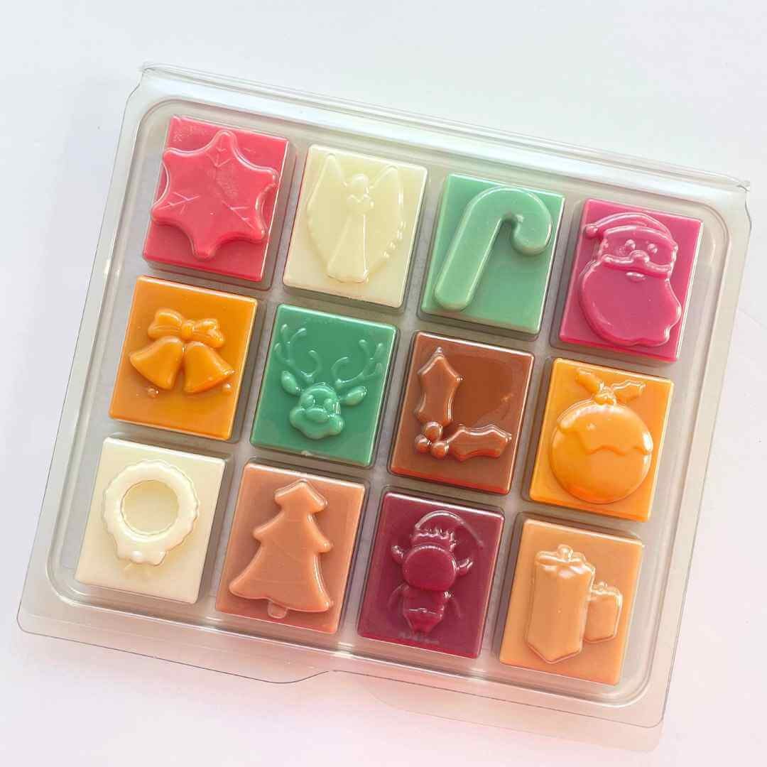 Christmas Wax Melts Gift Set – 12 Festive Scents in One Clamshell