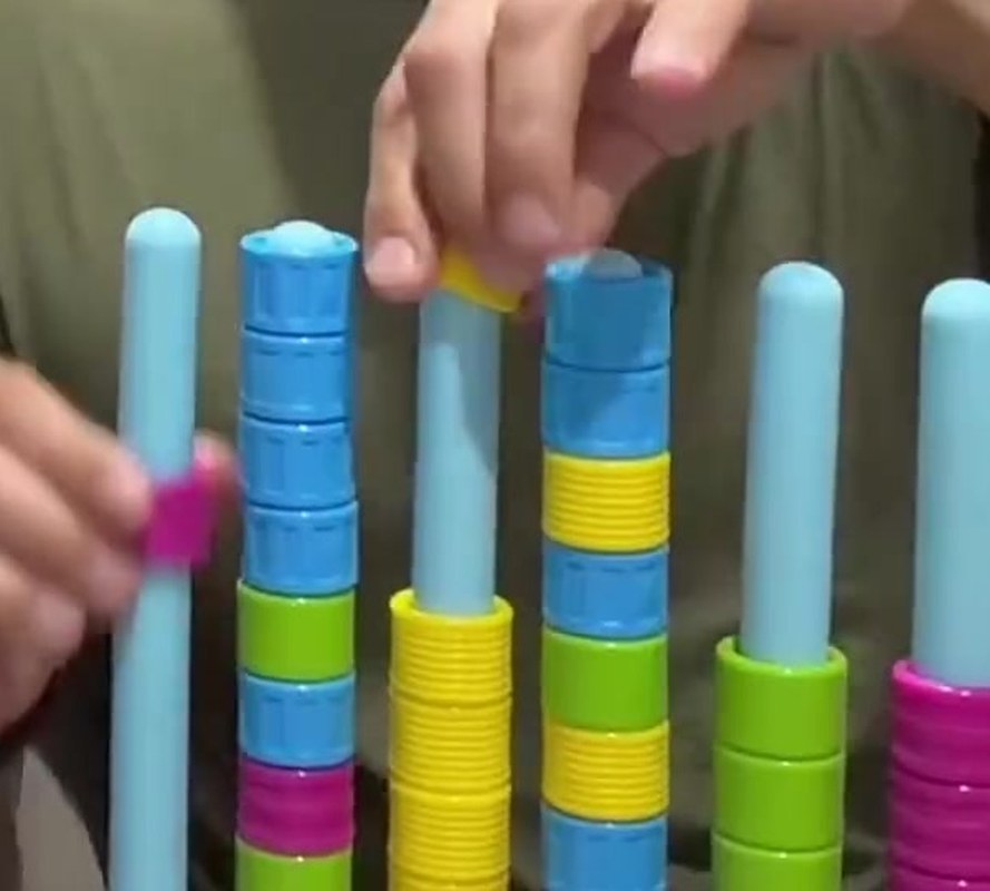 Colour Sorting Ring Race Game – 2-Player Stacking Puzzle for Families