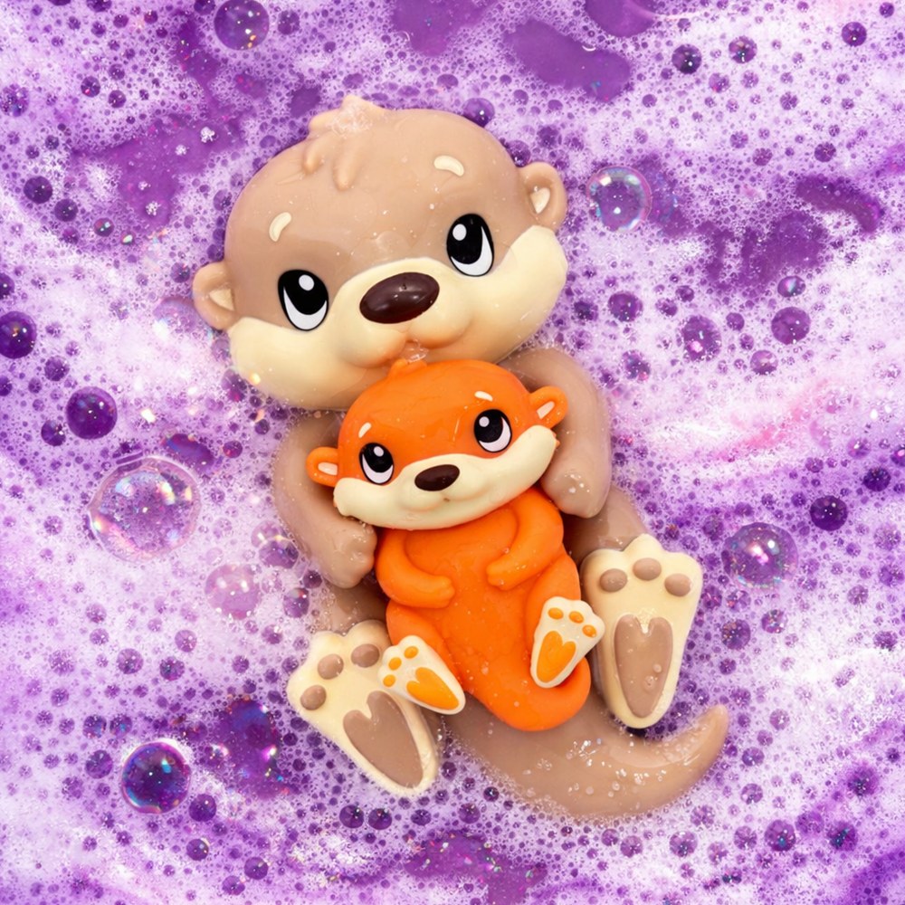 Floating Otter Bath Toy with 3 Lavender Bath Bombs – Bedtime Gift
