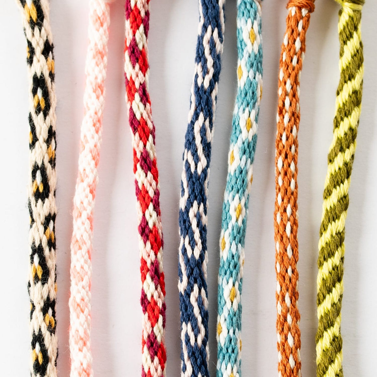 Kumihimo Friendship Bracelet Kit – Braid Your Own Colourful Bracelets