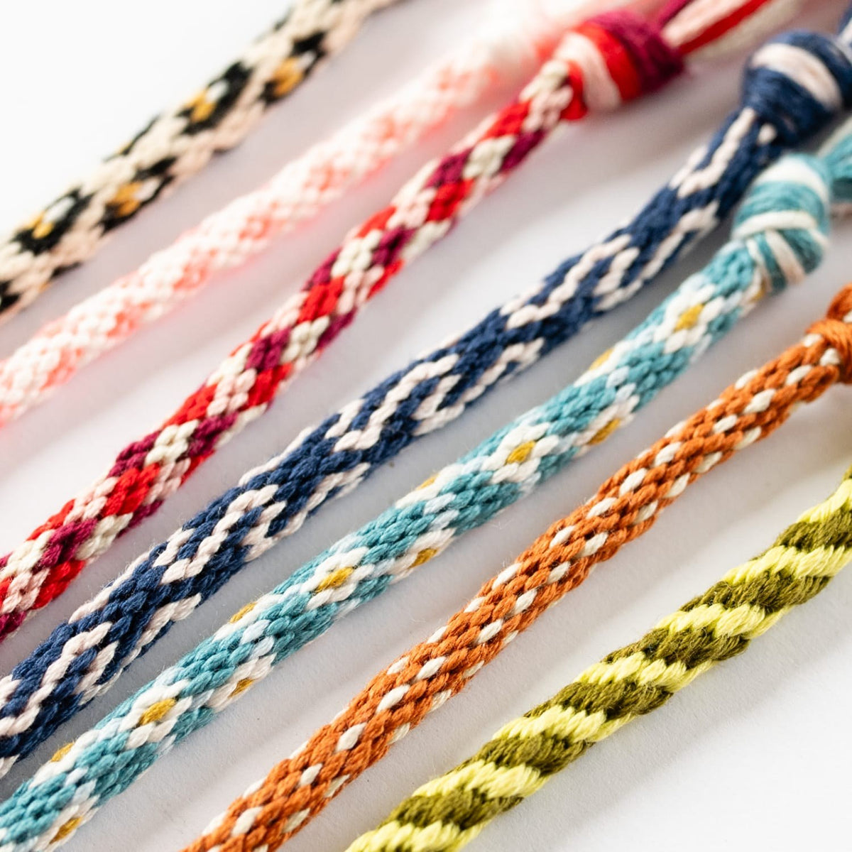 Kumihimo Friendship Bracelet Kit – Braid Your Own Colourful Bracelets
