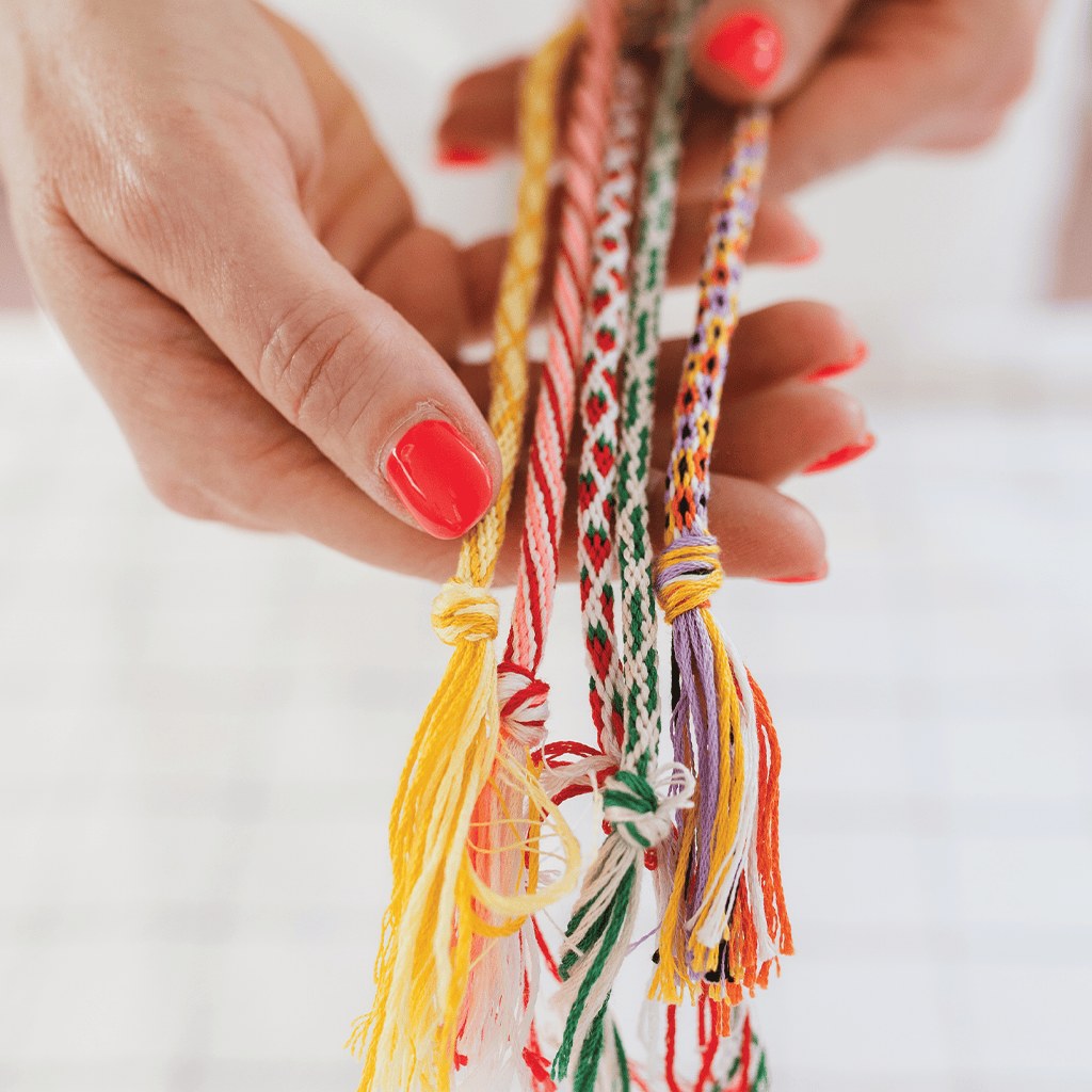 Kumihimo Friendship Bracelet Kit – Braid Your Own Colourful Bracelets