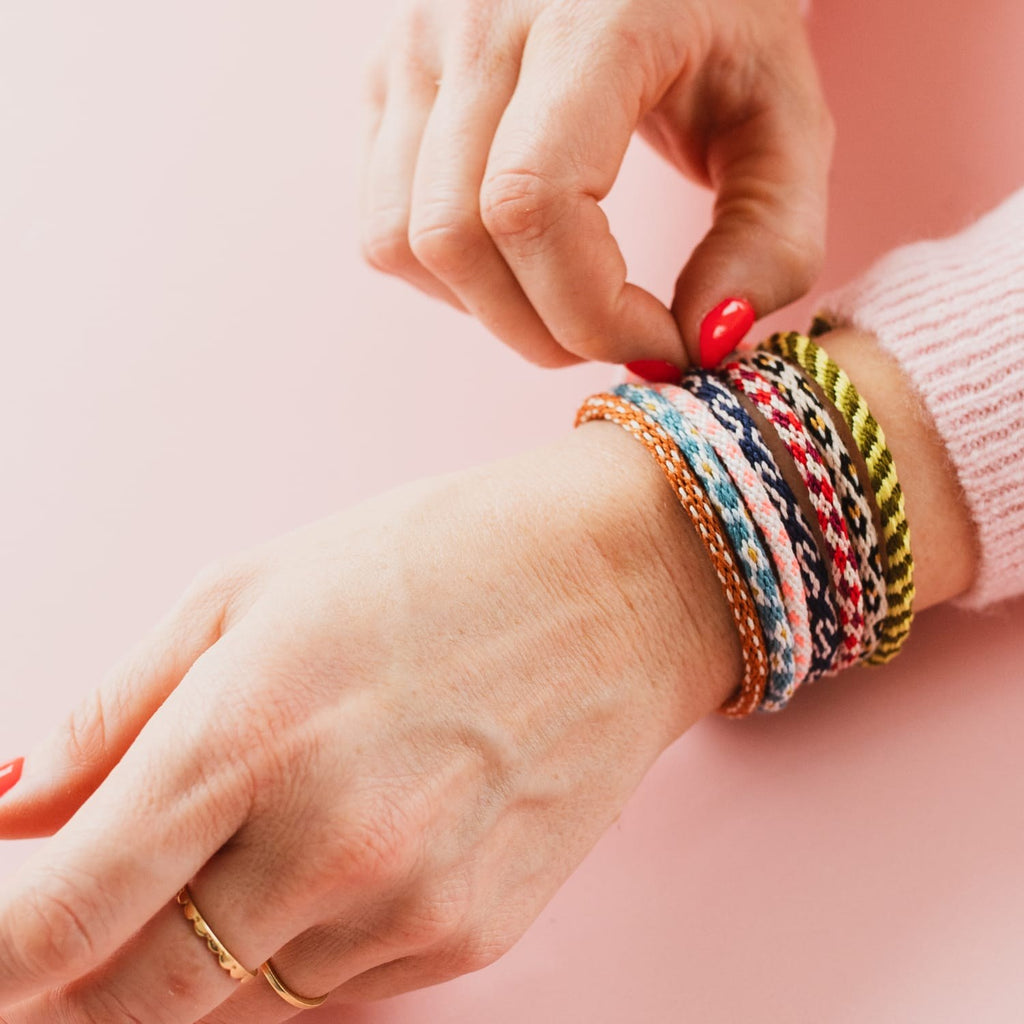 Kumihimo Friendship Bracelet Kit – Braid Your Own Colourful Bracelets