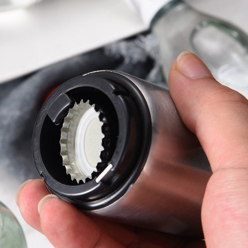 The magnet keeps every cap