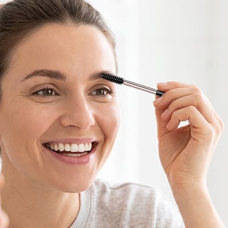 Slanted Precision Eyebrow Tweezers with Lash and Brow Comb